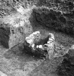 846395 Afbeelding van een blootgelegde Romeinse ovenfundering in de gemeente Tull en 't Waal.N.B. De gemeente Tull en ...